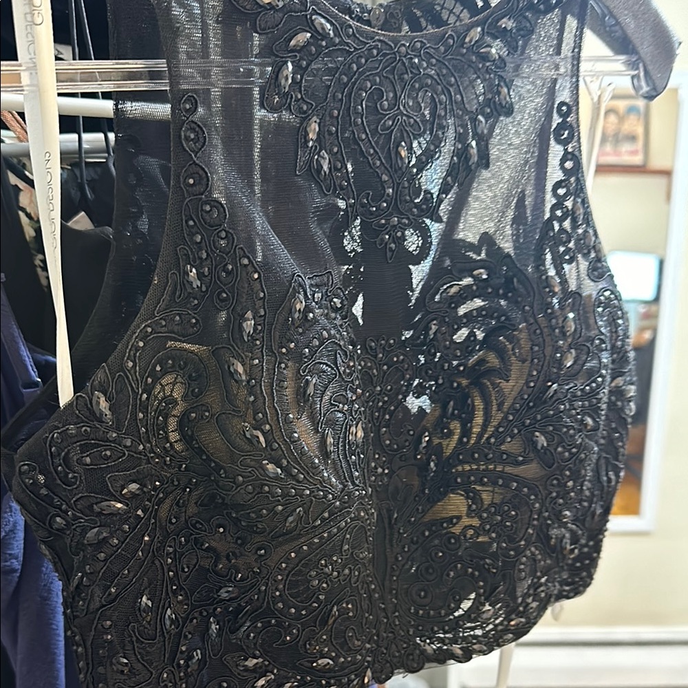 Elegant Black Backless Gown for Prom - Picture 4 of 5